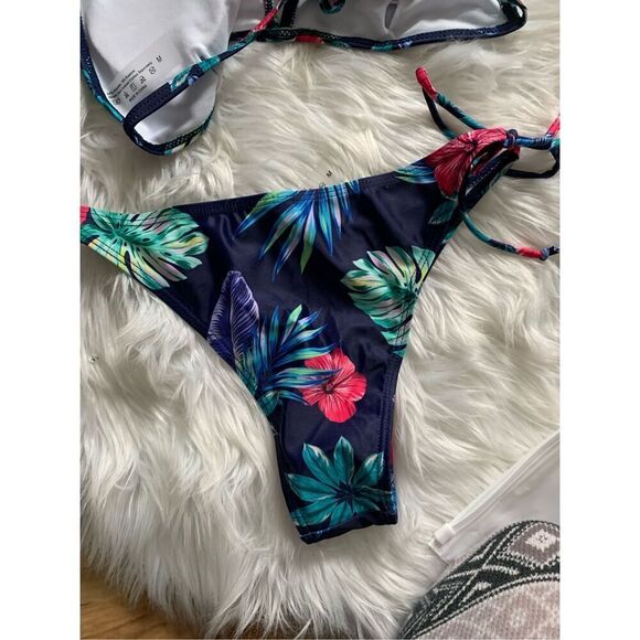 Bikini Hawaii print size medium runs small nwt - Picture 8 of 9